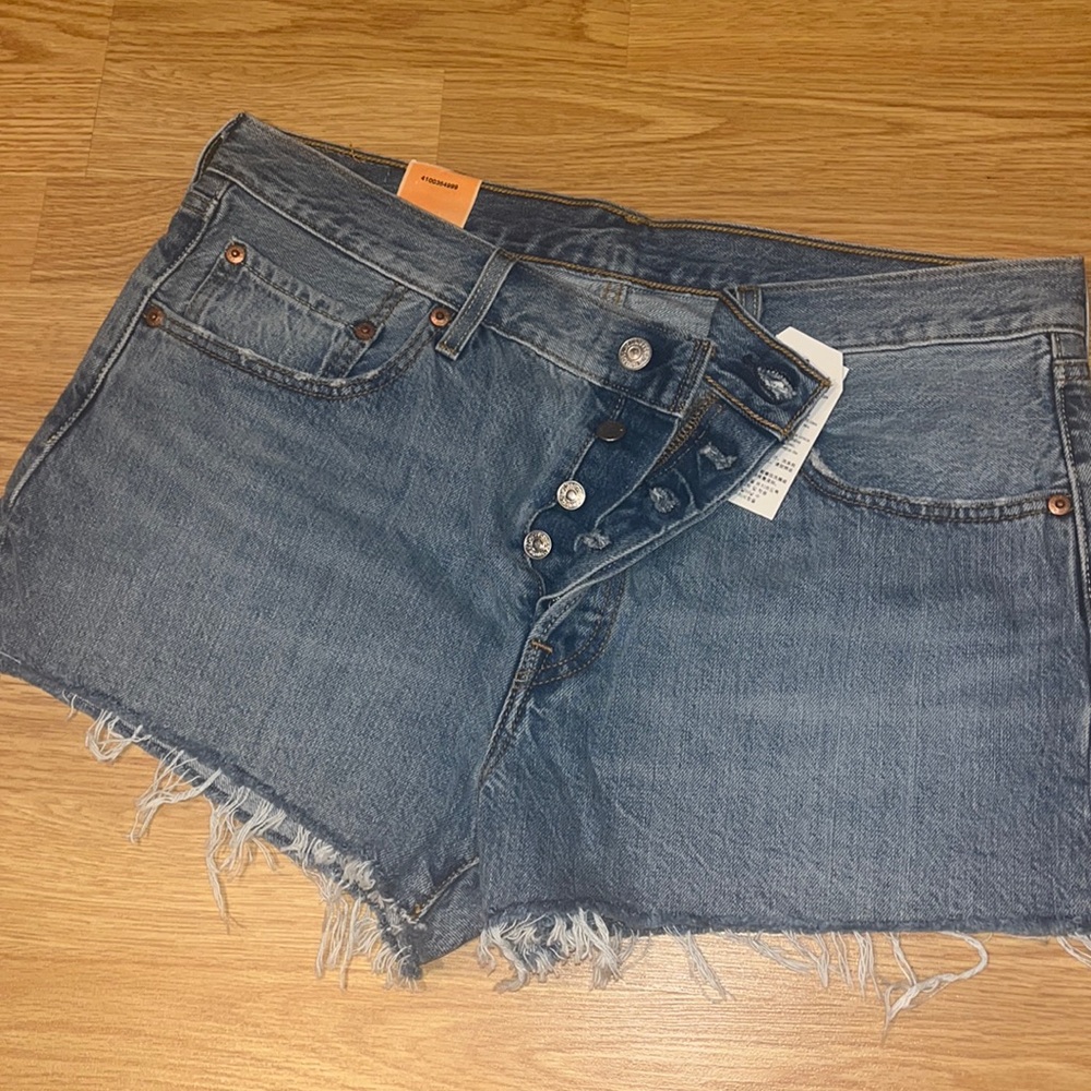 Levi’s cutoff shorts size 32, new with tags